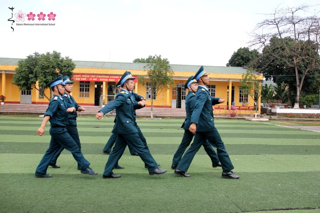 Biểu diễn diễn tập cho các bạn nhỏ Sakura Schools quan sát