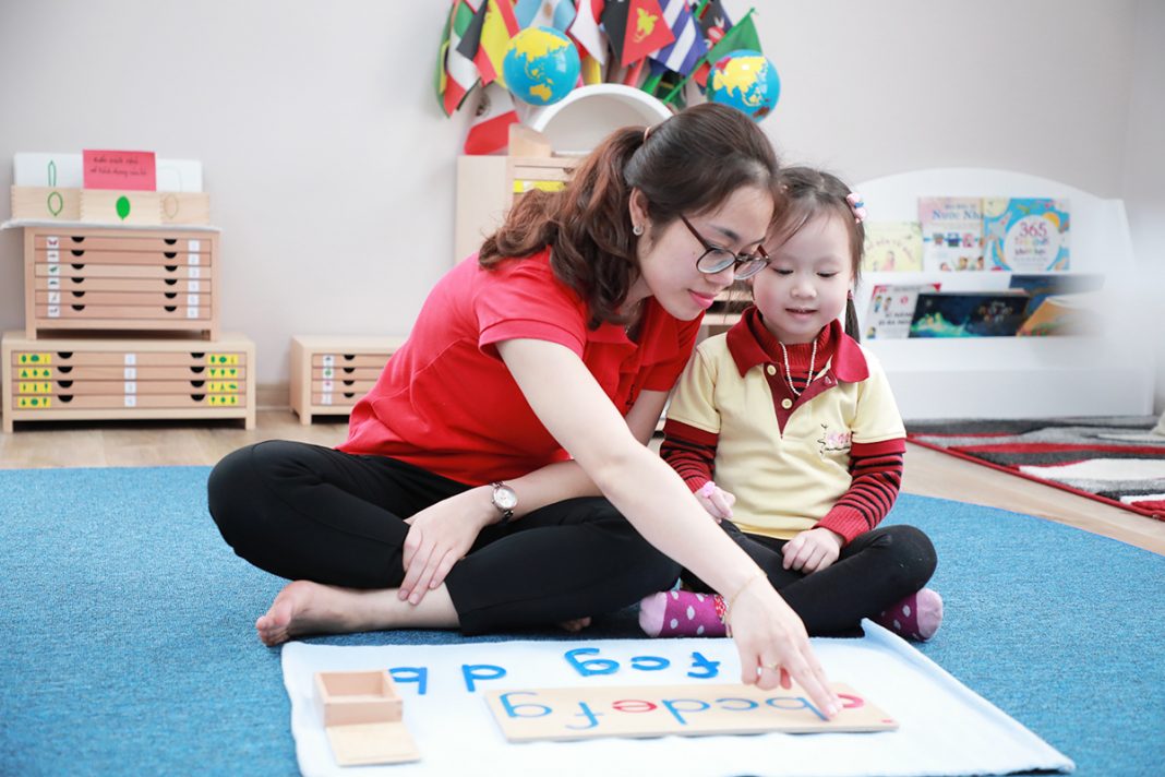 Tại lớp học Montessori, trẻ được khám phá rất nhiều các lĩnh vực khác nhau một cách sinh động và thú vị với các giáo cụ trực quan