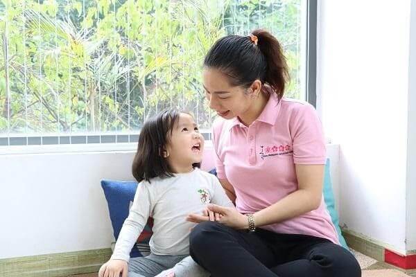 Độ tuổi mầm non là giai đoạn “vàng” giúp trẻ phát triển tối ưu về trí tuệ, nhận thức, thể chất và đặc biệt là ngôn ngữ.