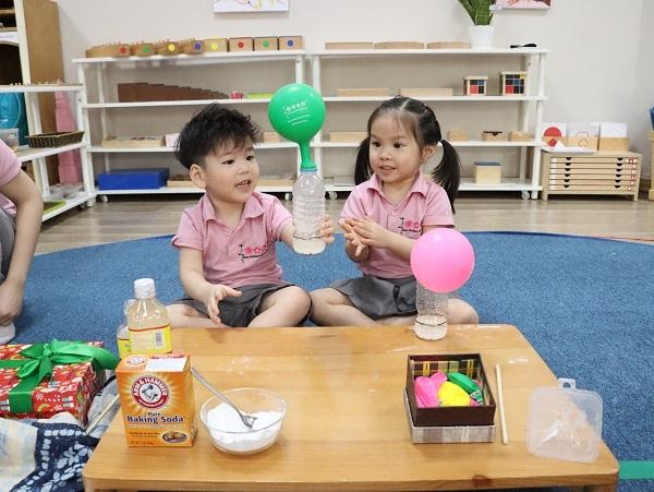 cần khuyến khích trẻ vận động