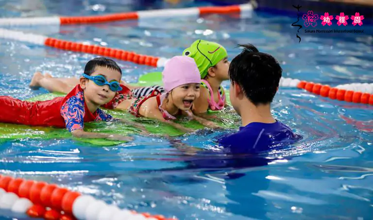 huấn luận viên dạy bơi Aqua Tots