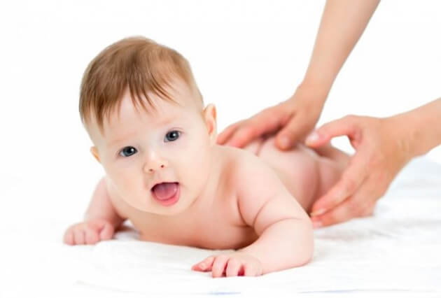 Trẻ mấy tháng biết lật sẽ phụ thuộc vào sự phát triển của trẻ