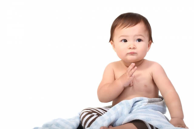 Độ tuổi trung bình bé có thể ngồi là từ 4 - 7 tháng tuổi