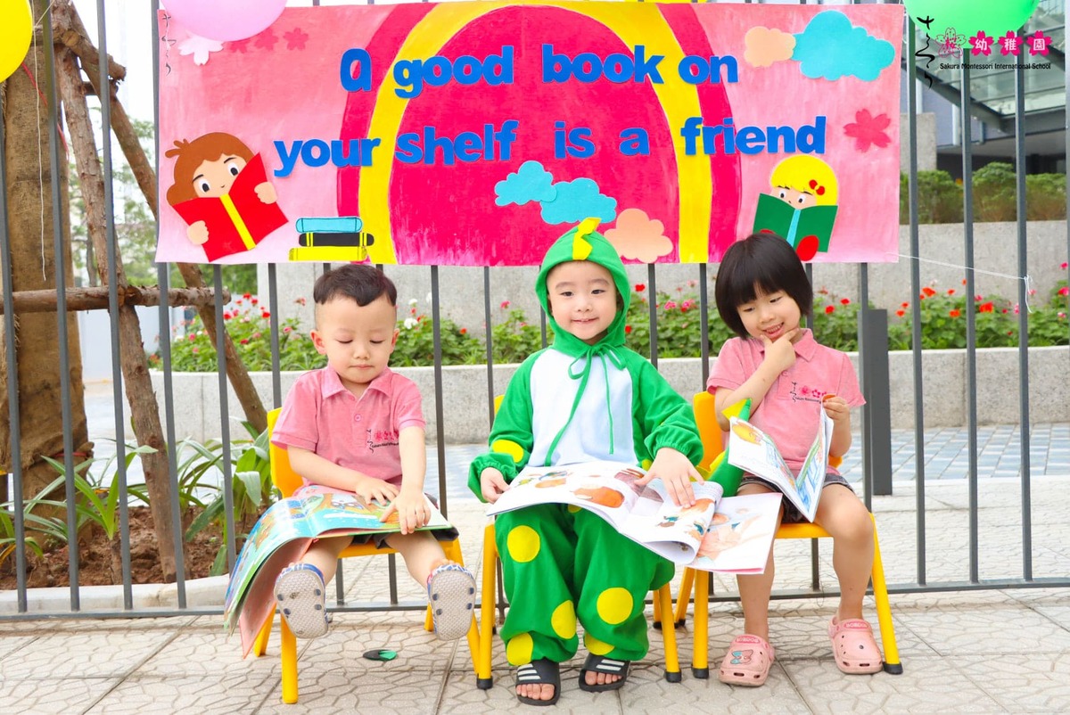 Bé học tiếng Anh qua video