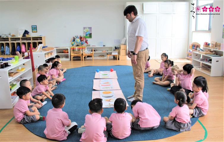 Bé nên được học tiếng anh sớm nhất là giai đoạn 3 - 8 tuổi