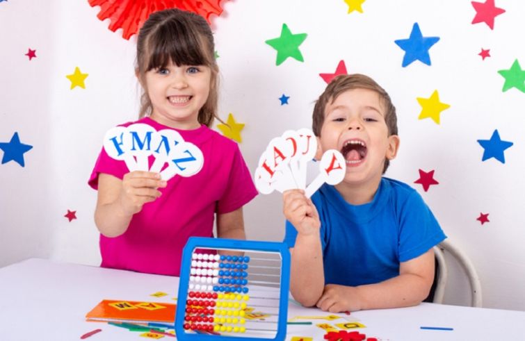 Trò chơi đối mặt giúp trẻ luyện kỹ năng nói