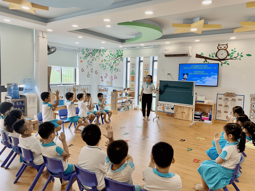Trường mầm non Thành Đồng - Phùng Khoang, Trung Văn