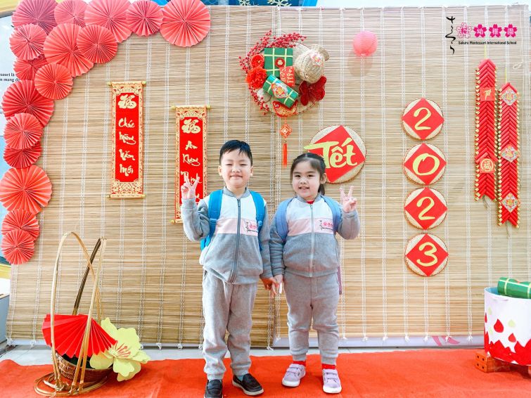 có nên cho trẻ đi học sớm