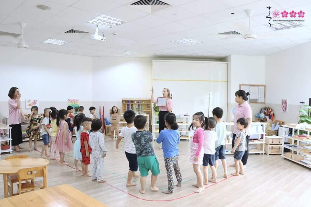 Bé 5 tuổi học tiếng Anh phát triển tư duy logic ngôn ngữ