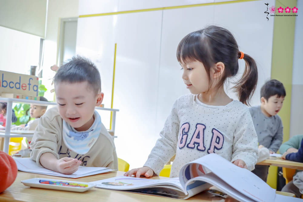 Các mẫu câu với tính từ cảm xúc sẽ giúp bạn thể hiện cảm xúc tốt hơn