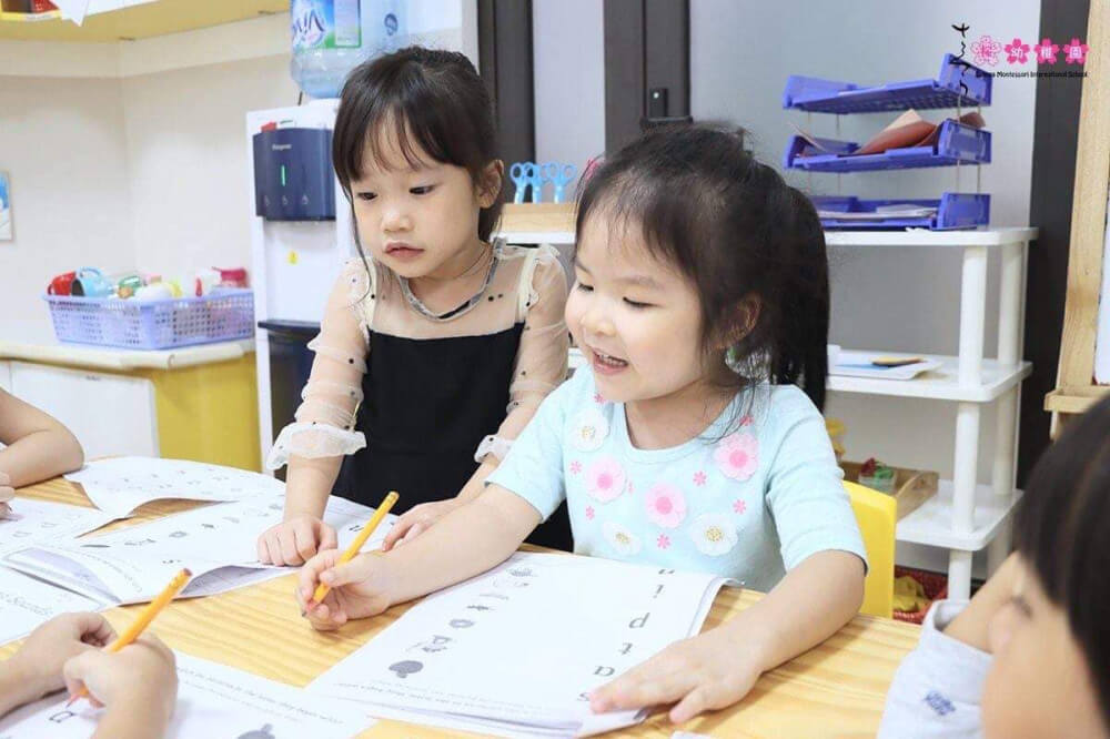 Trẻ em được học theo phương pháp tự nhiên nhất và đạt hiệu quả tốt nhất 