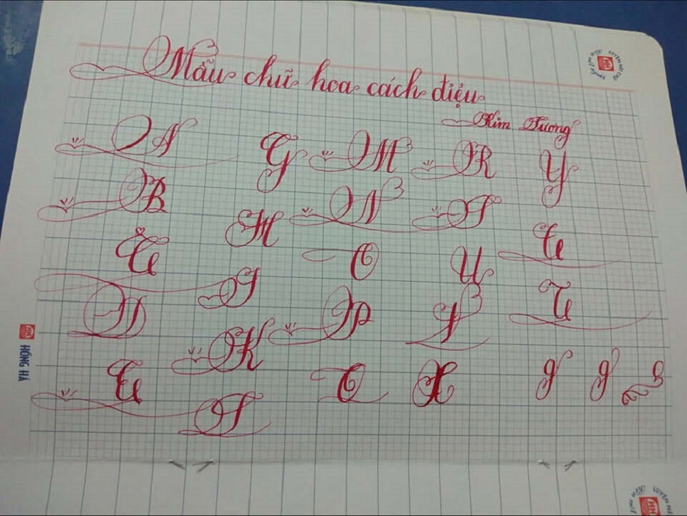 Chữ in hoa cách điệu nghệ thuật