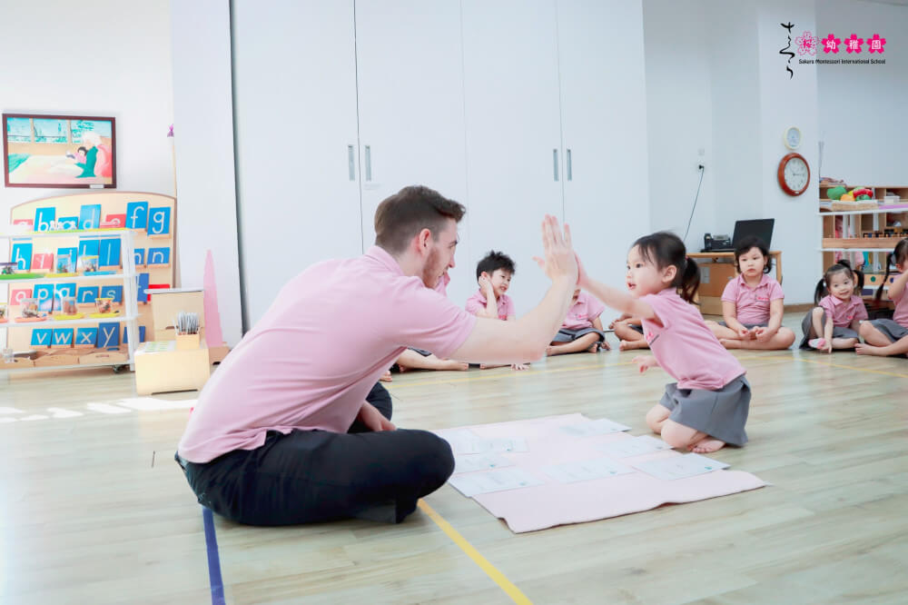 Cho bé tiếp xúc với ngoại ngữ từ sớm