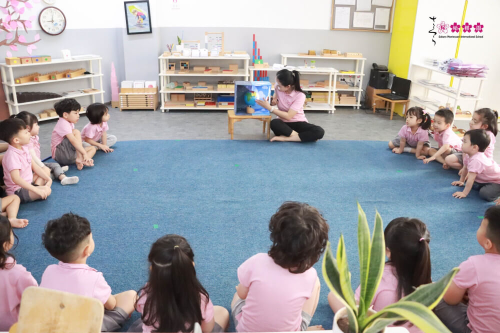 Dạy bé học màu sắc tiếng Anh qua cuộc sống