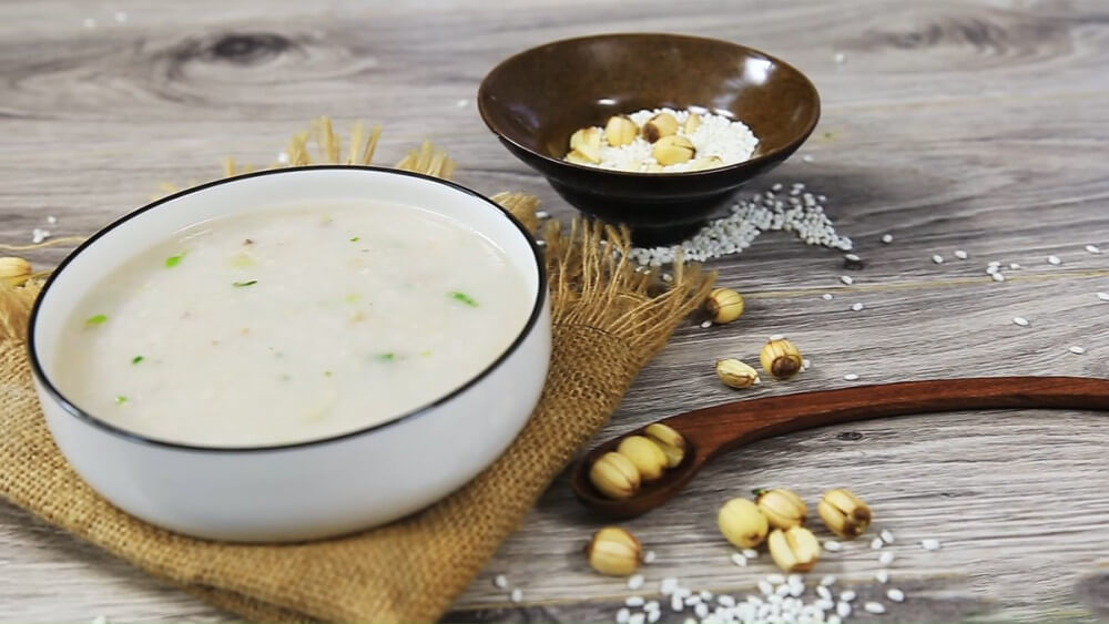 Cháo thịt lợn hầm hạt sen