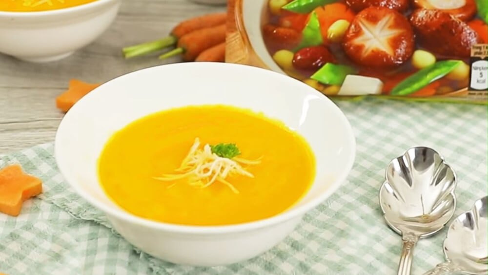 Món súp khoai tây, cà rốt và củ cải thơm ngon