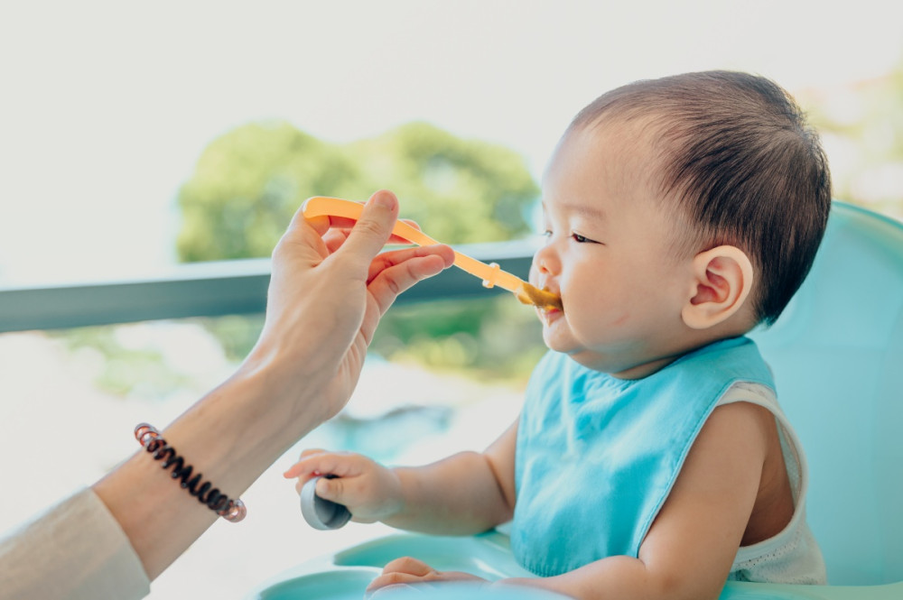 thực đơn ăn dặm cho bé 5 tháng