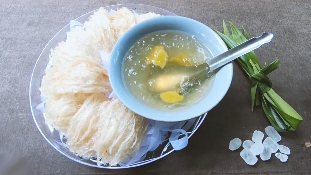Yến chưng đường phèn là món ăn dặm bổ dưỡng