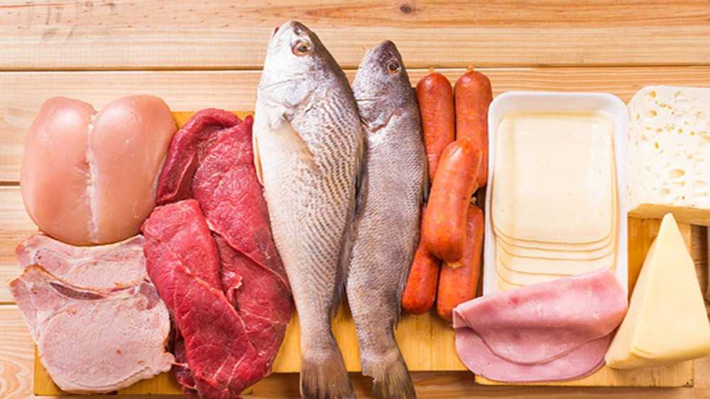khi nào bé ăn dặm được thịt cá