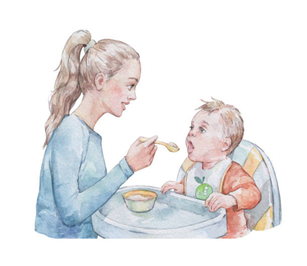 Cho trẻ ngồi thẳng lưng trên ghế khi ăn dặm