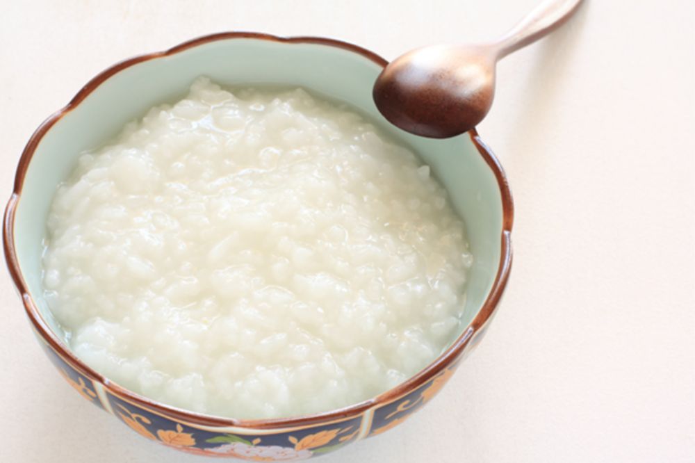bé 5 tháng ăn dặm được chưa