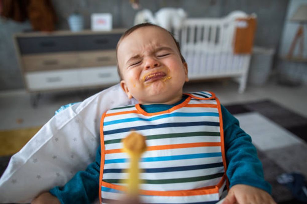 bé không hợp tác ăn dặm