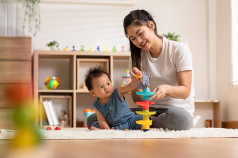 giữ trẻ 9 tháng tuổi