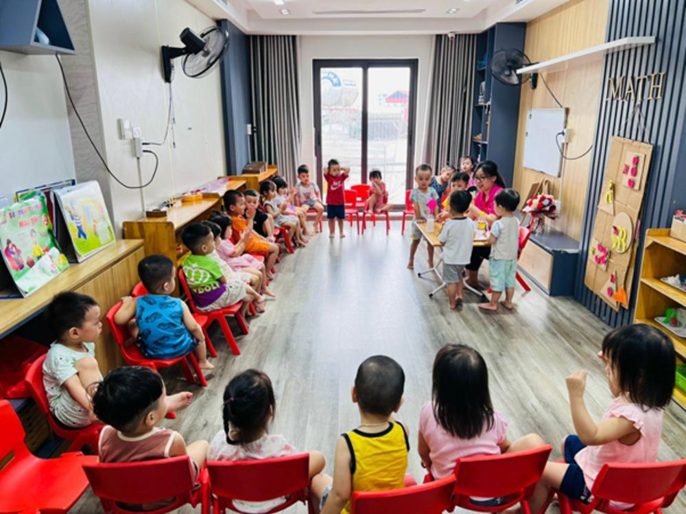 giữ trẻ 9 tháng tuổi