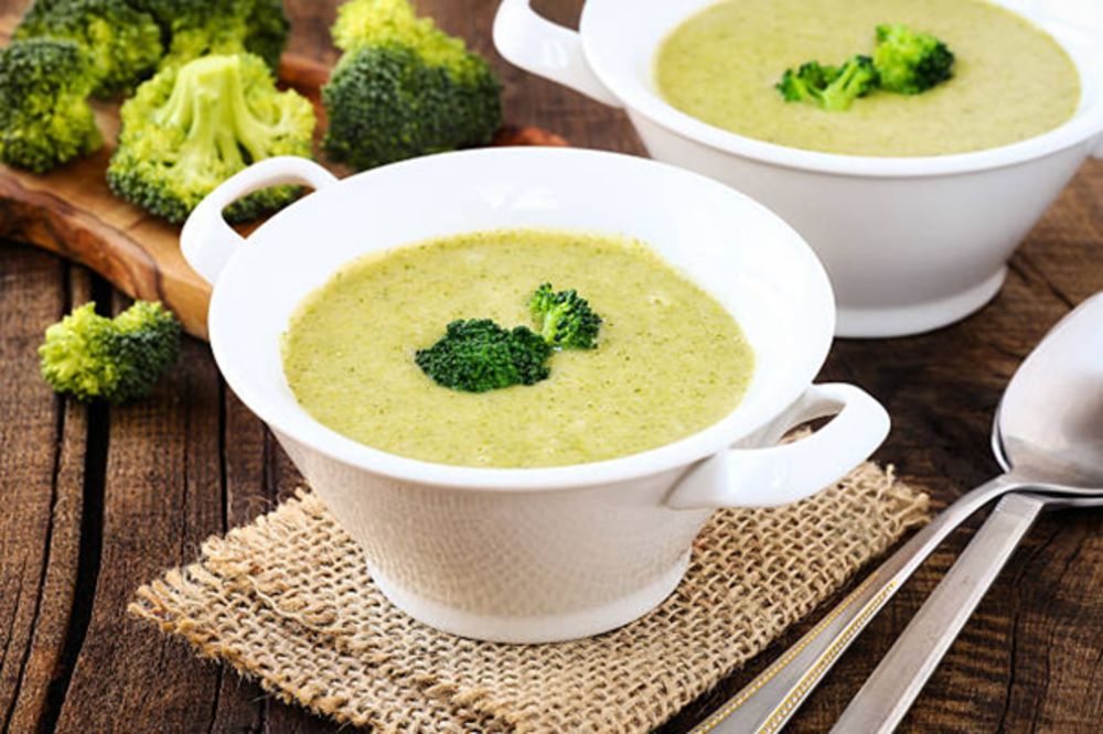 trẻ 4 tháng rưỡi ăn dặm được chưa