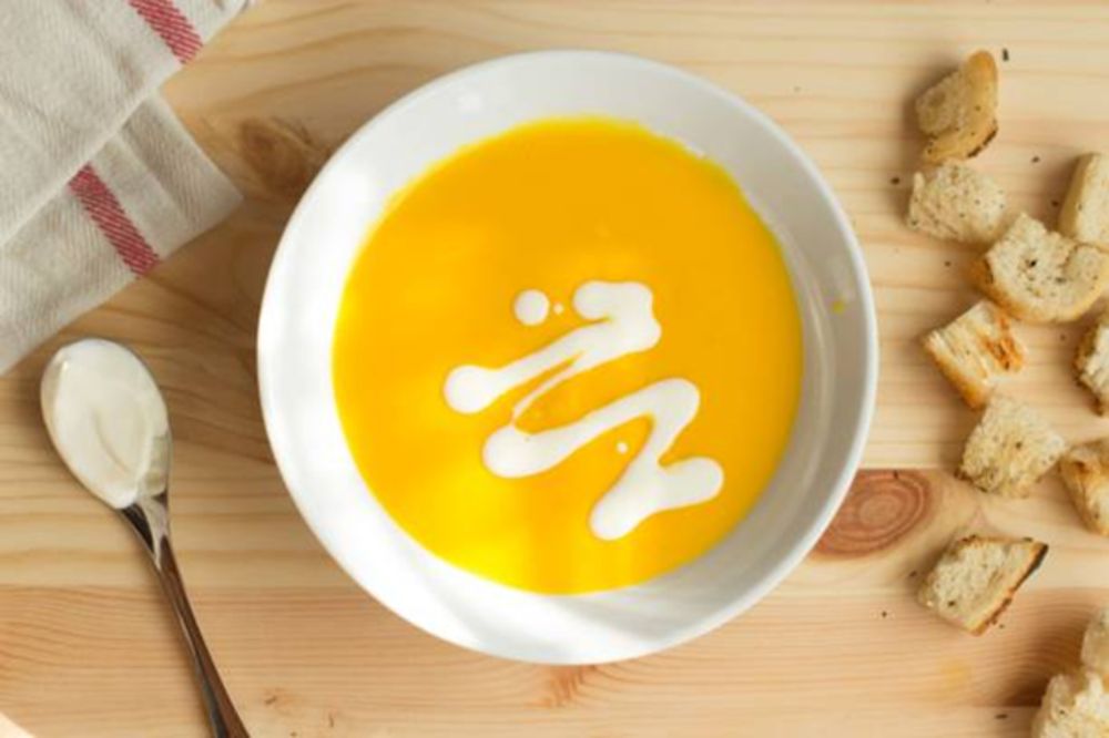 Cà rốt trộn sữa tập ăn dặm cho bé 5 tháng