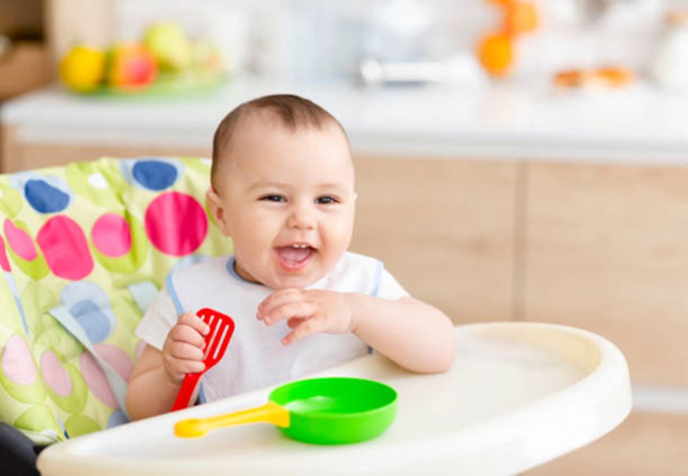 trẻ 4 tháng rưỡi ăn dặm được chưa