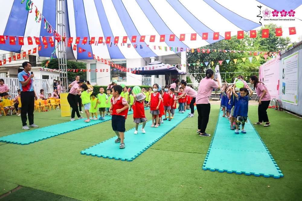 Trò chơi vận động chuyền bóng