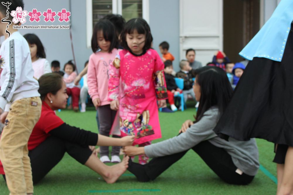 Trồng nụ trồng hoa là trò chơi mang đến nhiều tiếng cười cho trẻ