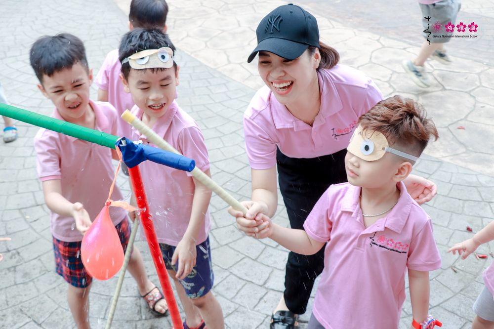 Đập bể bóng là trò chơi tạo ra nhiều tiếng cười vui vẻ