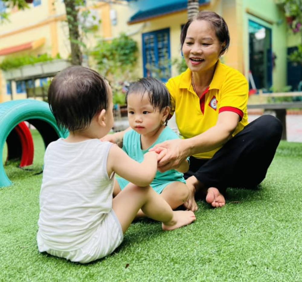 Kéo cưa lừa xẻ là trò chơi kết nối gia đình với nhà có trẻ nhỏ 2 - 3 tuổi