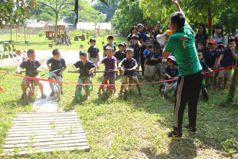 Cùng tham gia trò Đua xe đạp