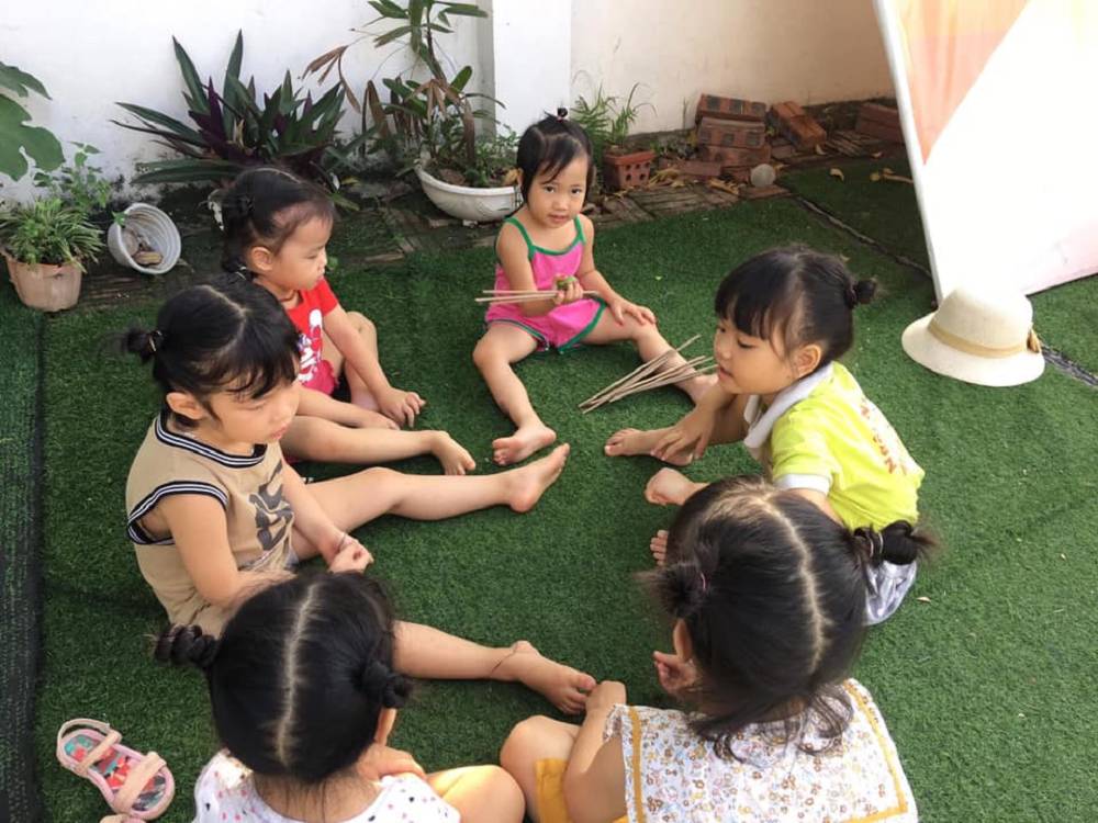 Chơi chuyền là trò chơi được nhiều bé gái yêu thích