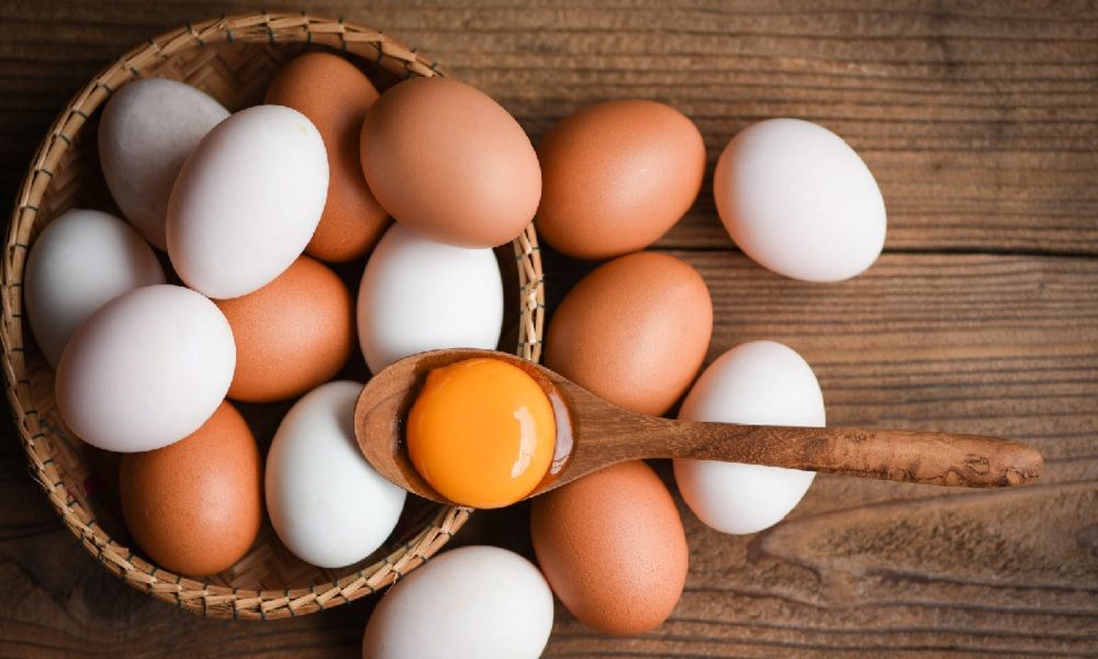 cháo trứng gà bí đỏ cho bé ăn dặm