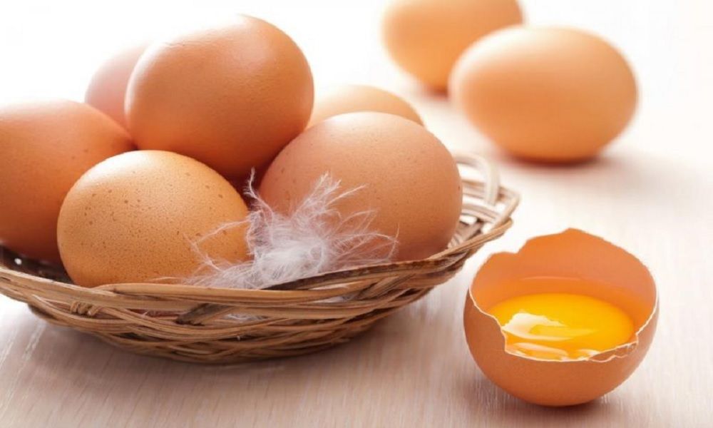 cháo trứng gà bí đỏ cho bé ăn dặm