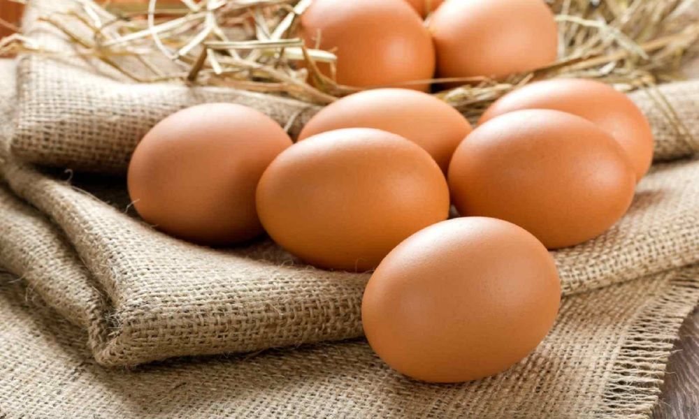 cháo trứng gà bí đỏ cho bé ăn dặm