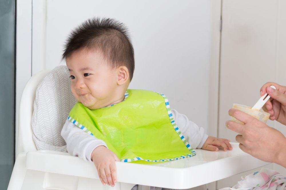 Những dấu hiệu cho thấy trẻ 8 tháng đang biếng ăn