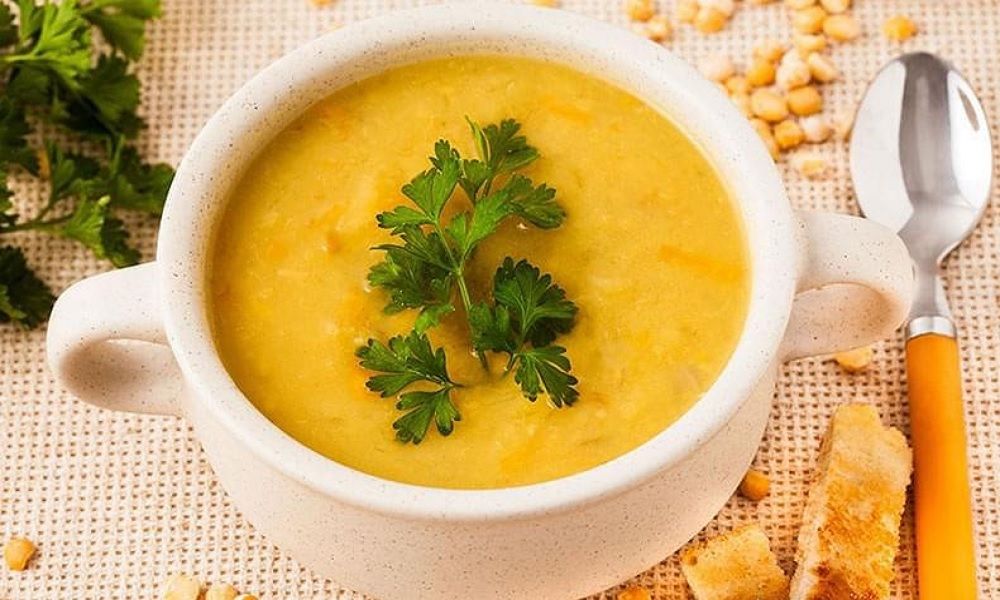 cháo trứng gà bí đỏ cho bé ăn dặm
