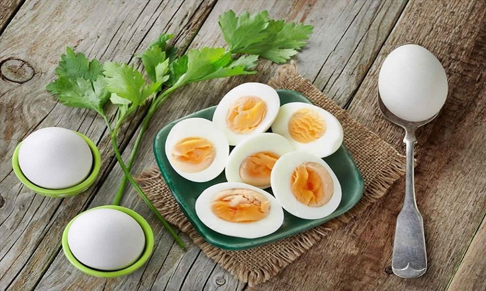 cháo trứng gà bí đỏ cho bé ăn dặm