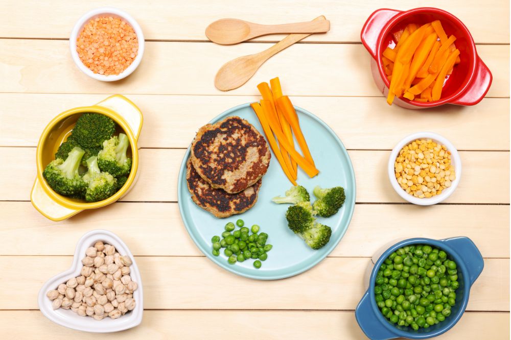 Thực đơn và món ăn dặm BLW thơm ngon, đủ chất cho bé 8 tháng