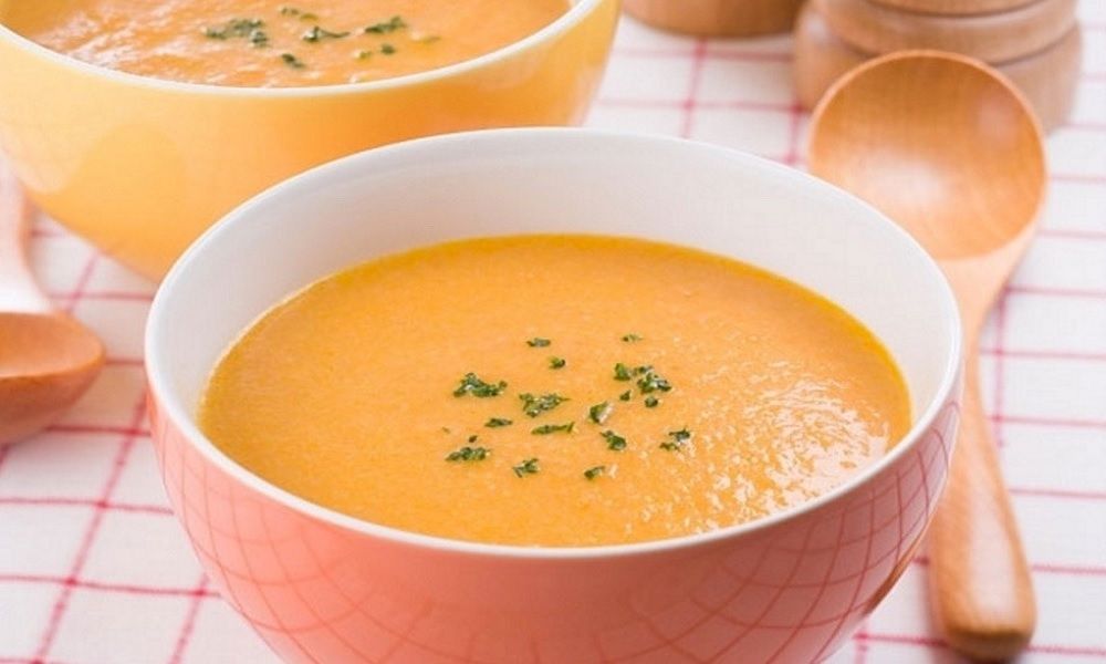cháo trứng gà bí đỏ cho bé ăn dặm