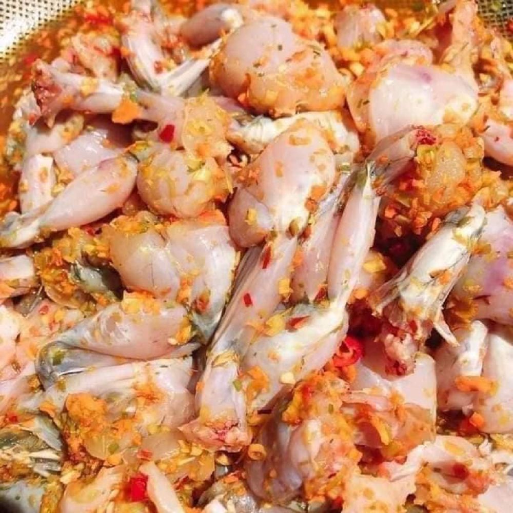 Sơ chế thịt ếch nấu món ếch xào hành tỏi