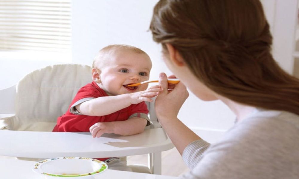 Bé 7 tháng ăn dặm mấy bữa 1 ngày?