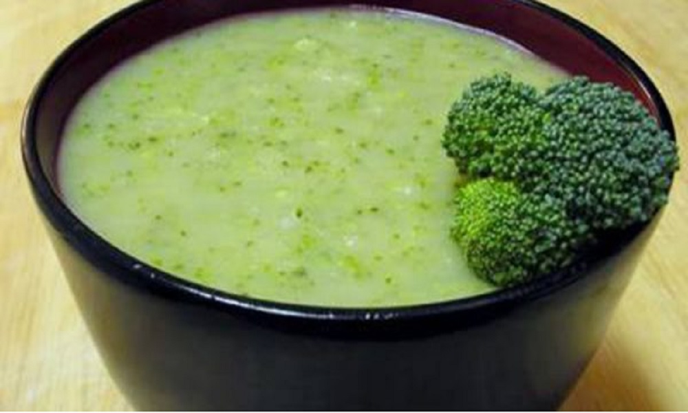 Cháo đậu xanh súp lơ cá hồi cho bé ăn dặm