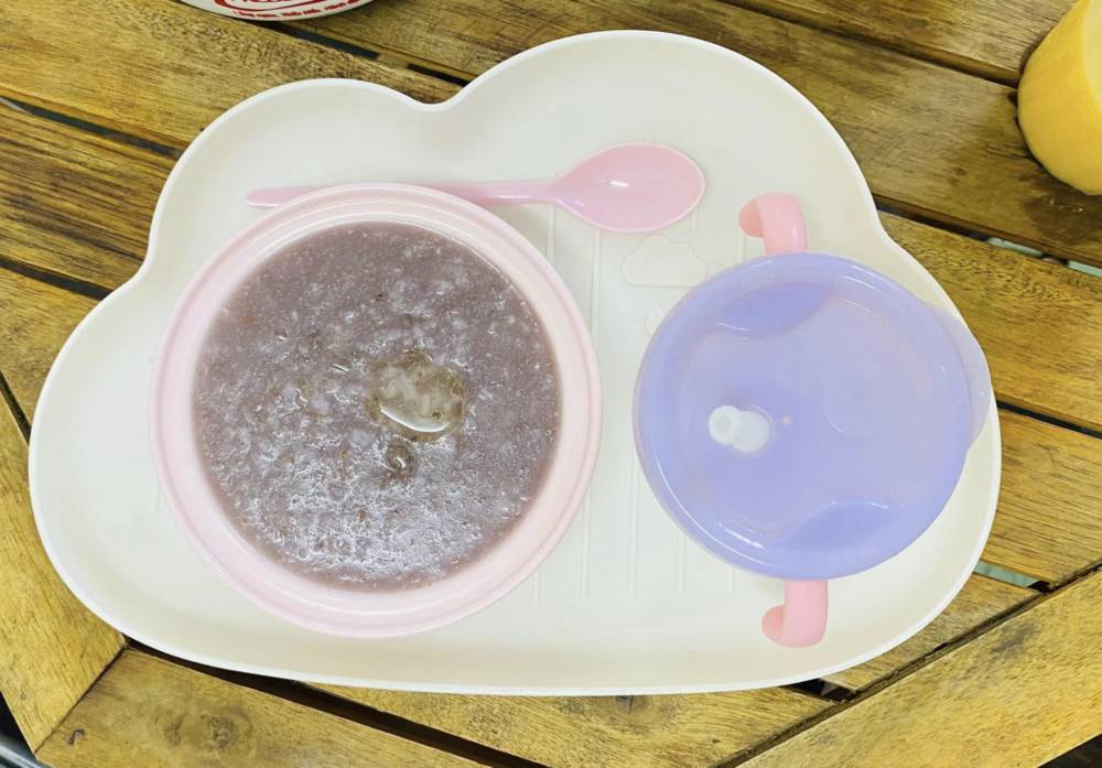 Cháo lươn khoai môn là món ăn mát bổ thích hợp với trẻ chậm lớn