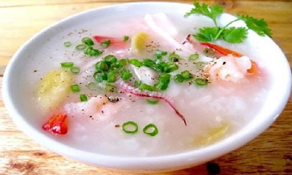 Cháo mực nấu dứa lạ miệng